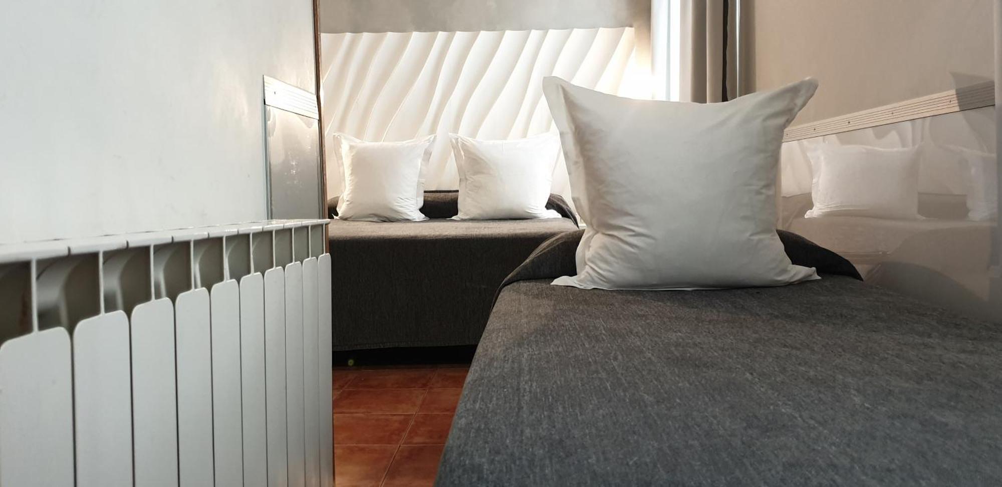 Hostal Las Fuentes (Adults Only) Madrid Bagian luar foto