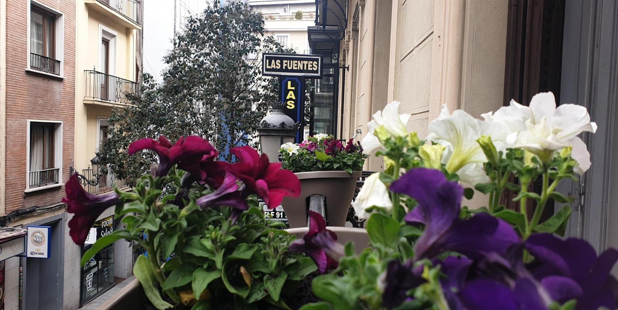 Hostal Las Fuentes (Adults Only) Madrid Bagian luar foto