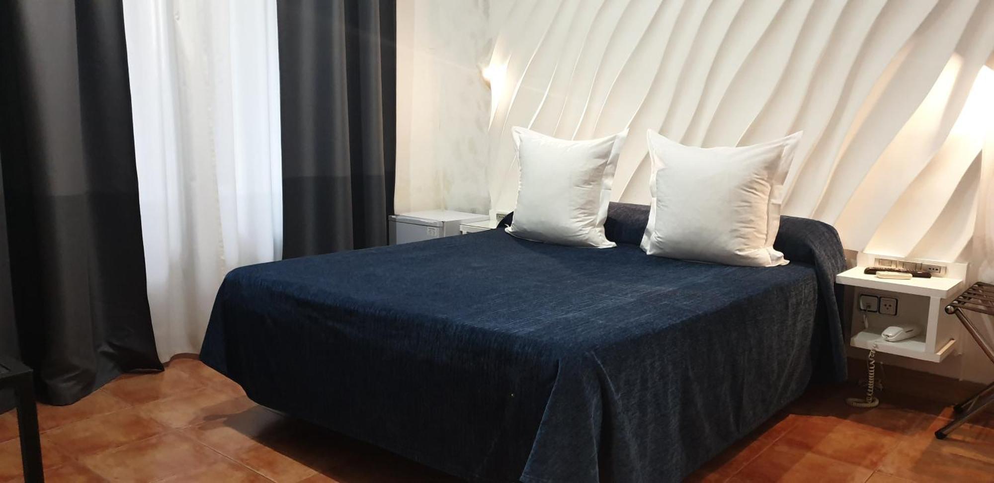 Hostal Las Fuentes (Adults Only) Madrid Bagian luar foto
