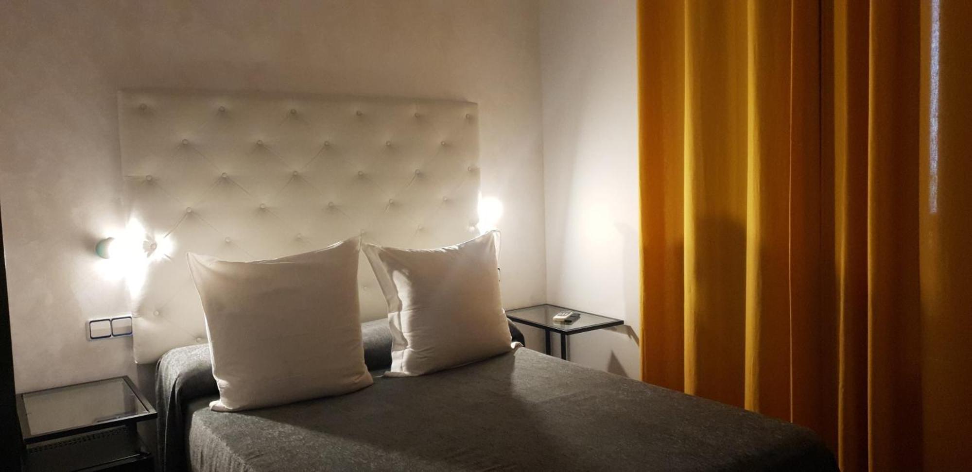 Hostal Las Fuentes (Adults Only) Madrid Bagian luar foto